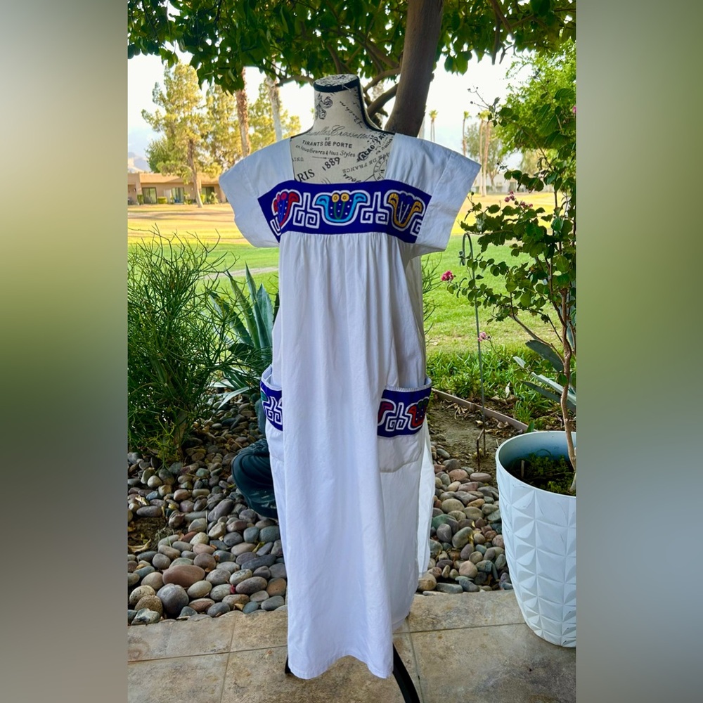 Vintage Kuni Mola Panel White Cotton Dress Folk Art Hand Sewn Panel Euc